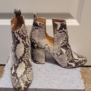 Steve Madden Snake-Print. Block Heel Ankle Boots -